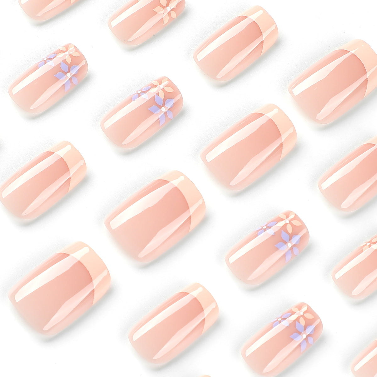 Kunstvolle Nagelkunst mit floralen Akzenten Brehn