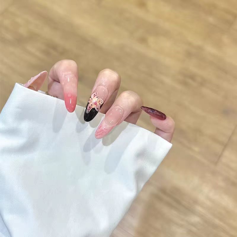 Künstlerisches Floral Press-On Nagelset