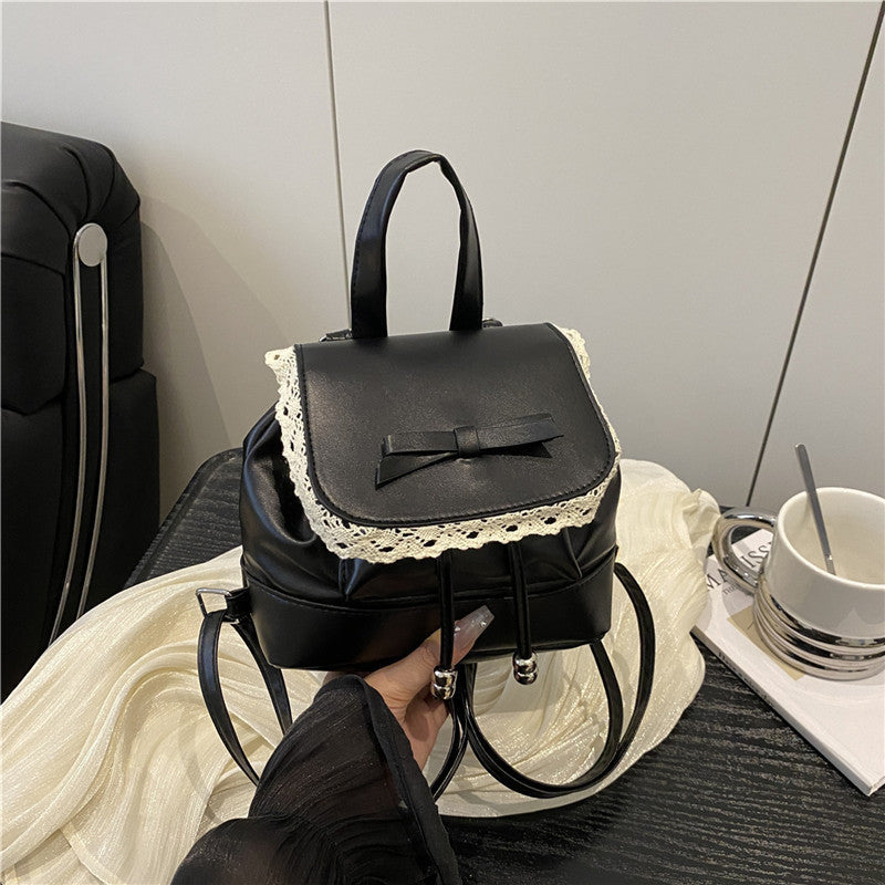 Niedlicher Mini-Rucksack mit Spitzenbesatz Brehn
