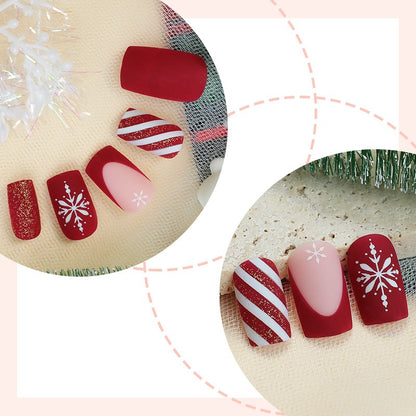 Kunstnagelset mit festlichen Feiertagsmotiven und glitzernden Akzenten Brehn