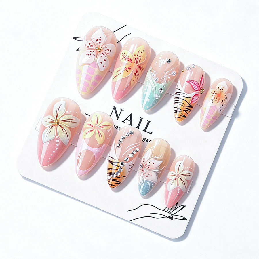 Kunstvolle 3D Nagelspitzen mit botanischen Verzierungen Brehn