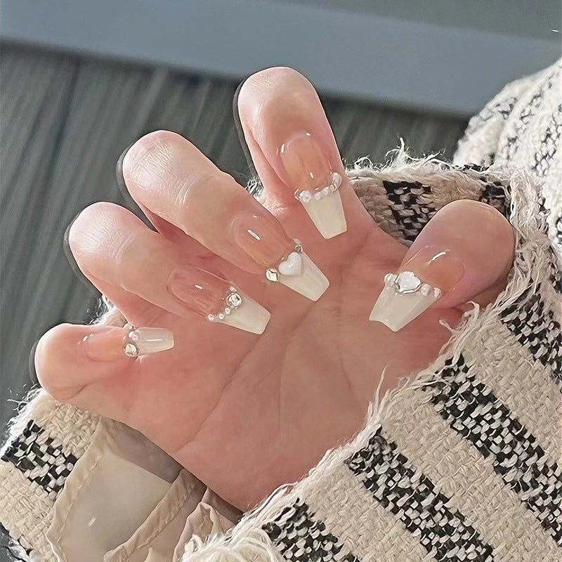 Kunstvolle Nagelverlängerungen mit 3D-Elementen Brehn