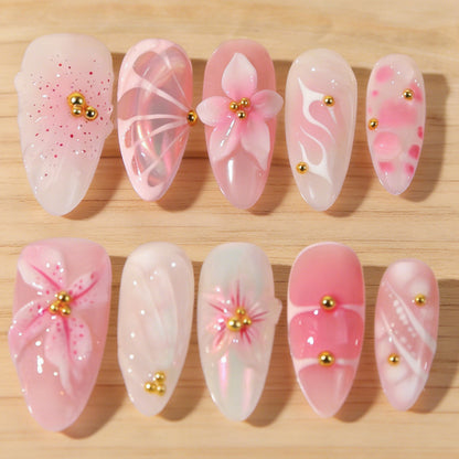 Kunstnägel mit floralen Designs und Glitzerakzenten Brehn