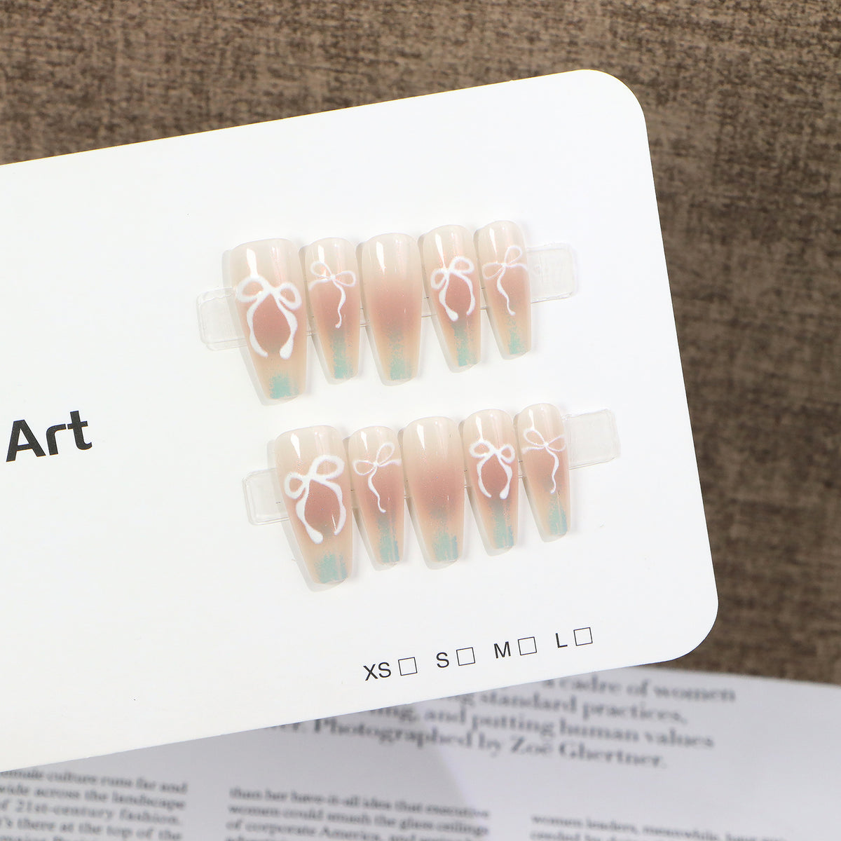 Dekorativer Press-On Nagel Set mit Schleifen Design Brehn