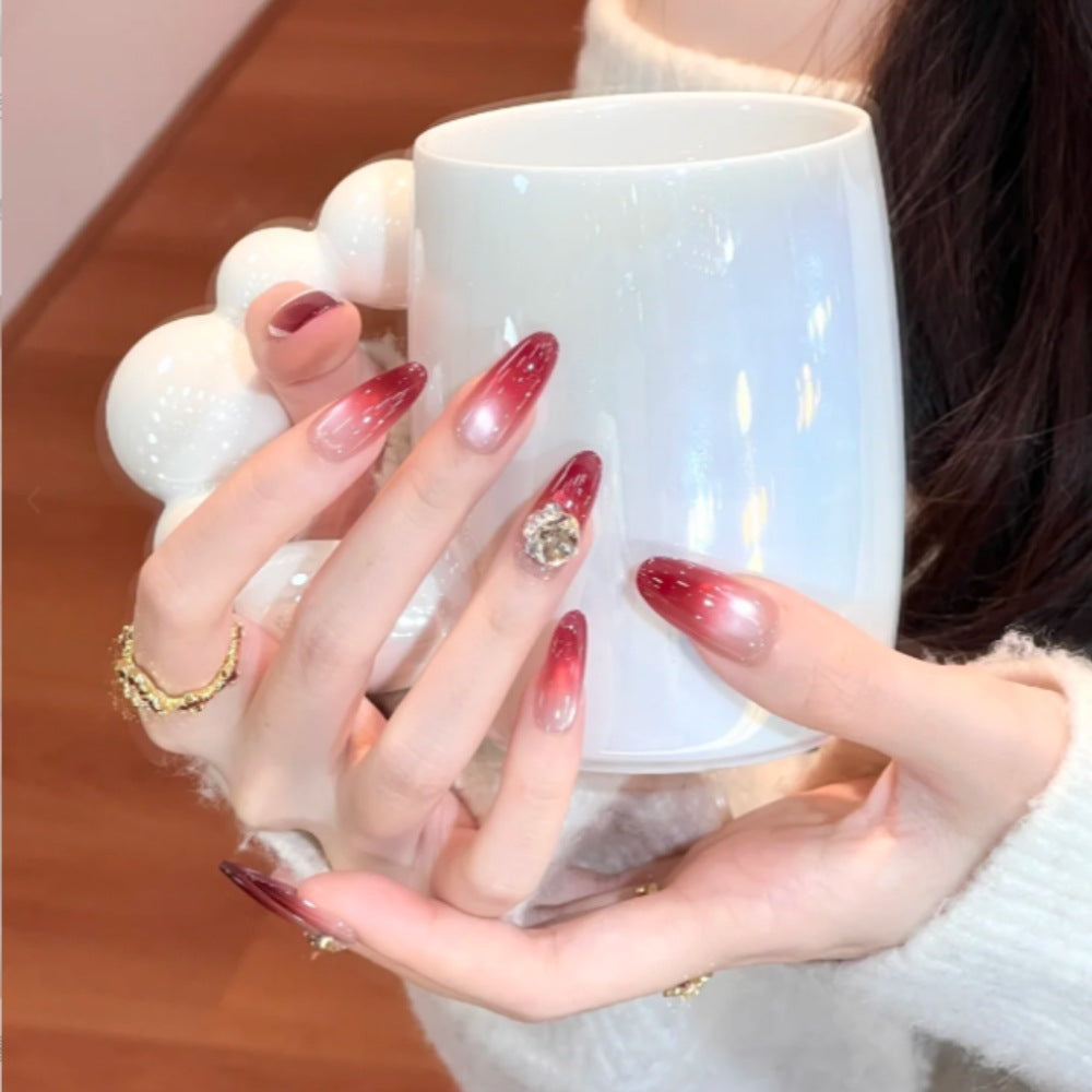 Glamouröse Gradient Stiletto Press-On Nägel mit Strassakzenten Brehn