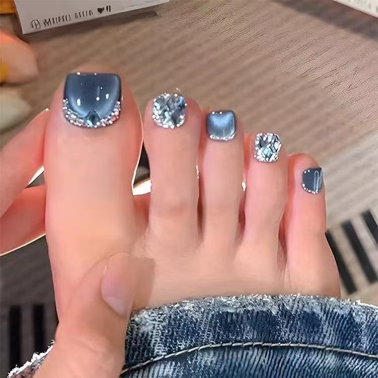 Kunstnagelset mit stilvollen 3D-Akzenten Brehn