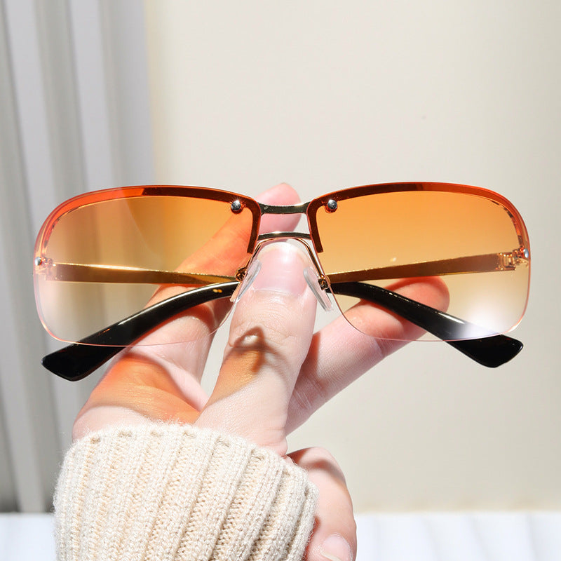 Damen Sonnenbrille mit großen, eleganten Gläsern und einem modernen Metallrahmen Brehn