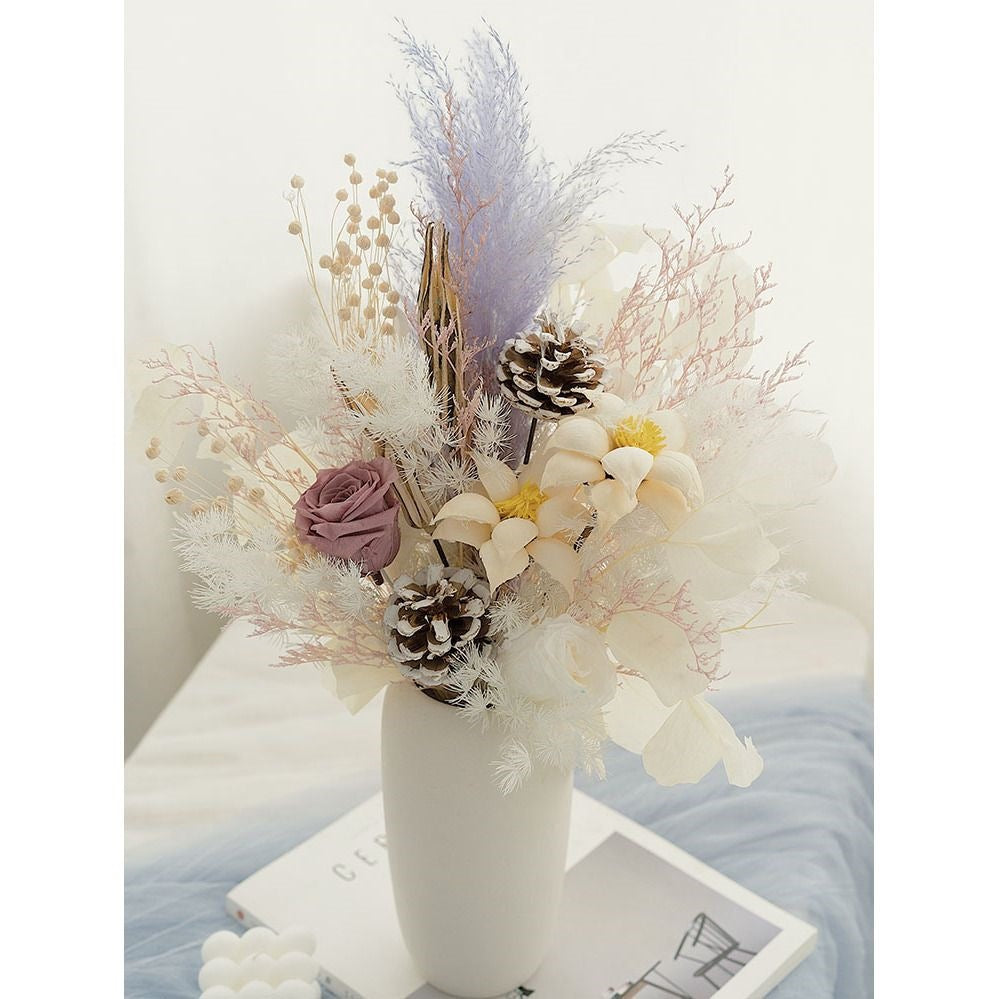 Elegante Trockenblumenarrangement