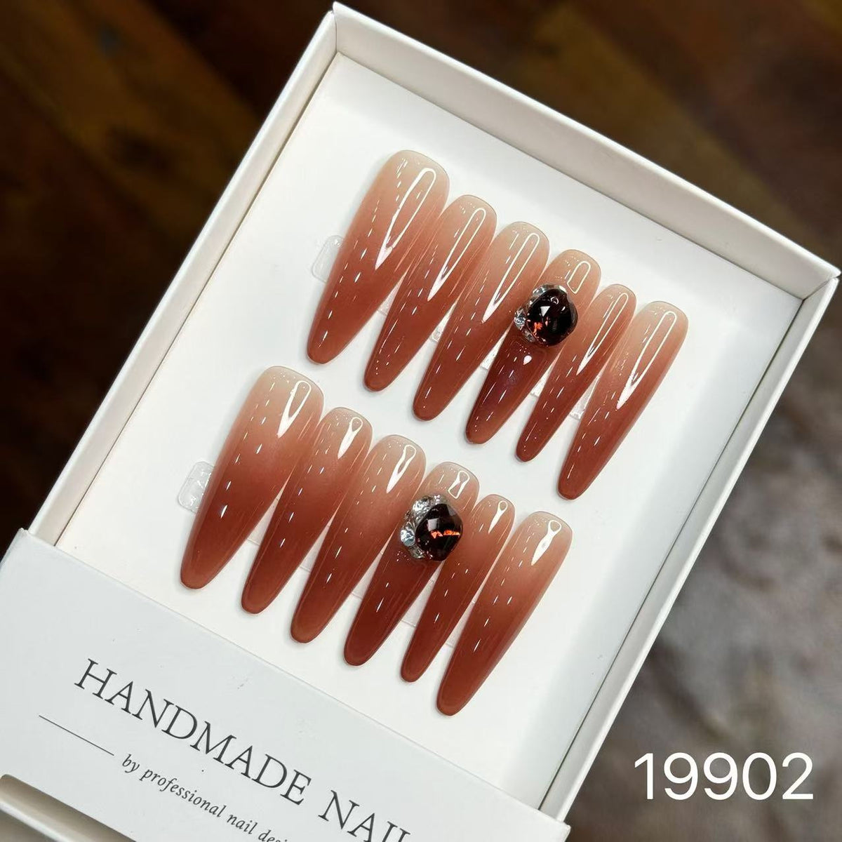 Künstlerisches handgemachtes Press-On-Nagelset