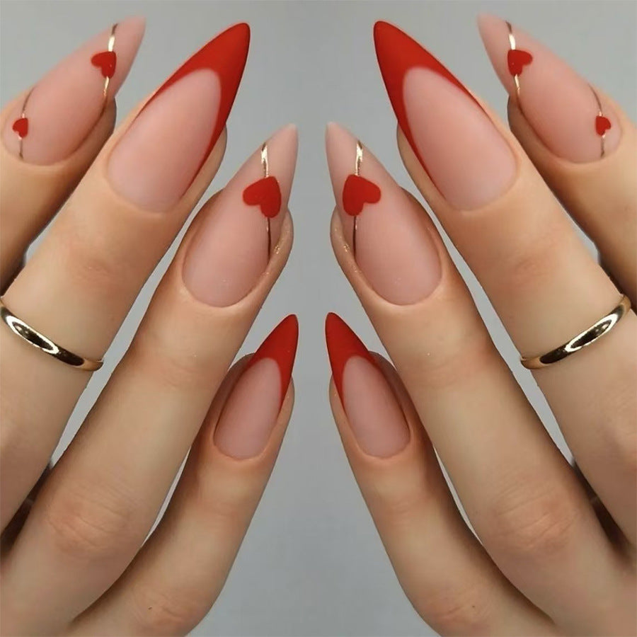 Herz-verzierte Stiletto-Nagelkunst Brehn