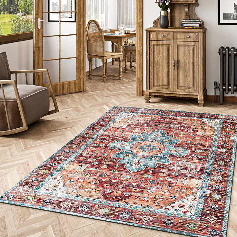 Verschnörkelter von Vintage inspirierter Bereichsteppich