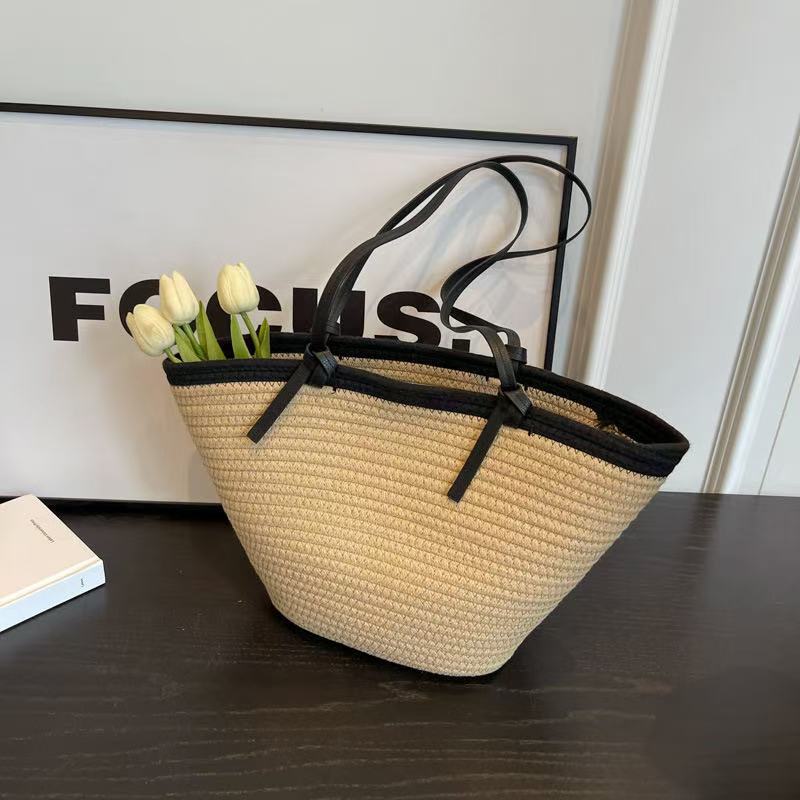 Geräumige Strandtasche mit Innovativen Ledergriffen Brehn