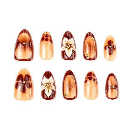 Elegante von der Natur inspirierte Press-On Nagelkunst Brehn