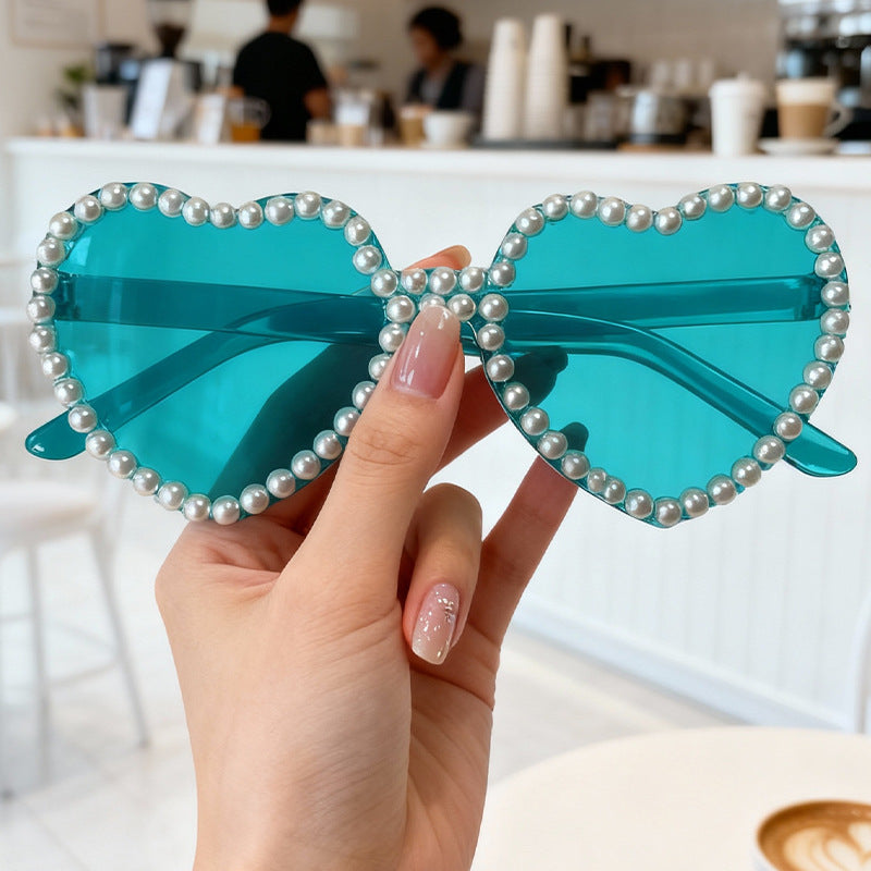 Herzförmige Sonnenbrille mit Perlenakzenten Brehn