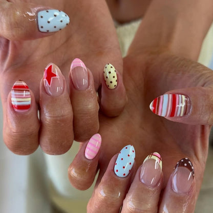 Kunstnagelset mit kreativen und farbenfrohen Designs Brehn