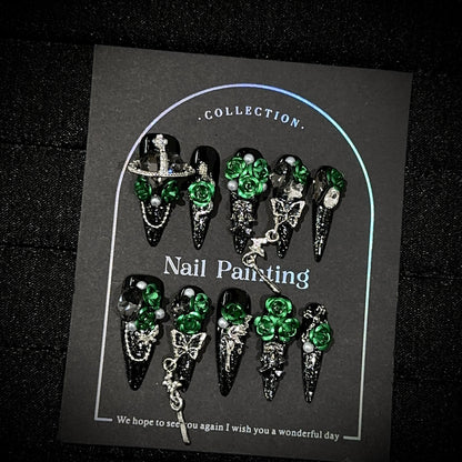 Elegantes von der Gothic inspiriertes Nagelkunst-Set