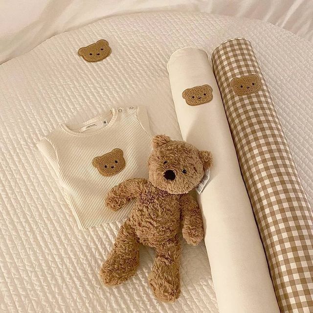 Langes Gingham Wiegenstützkissen für die Babyzimmerunterstützung