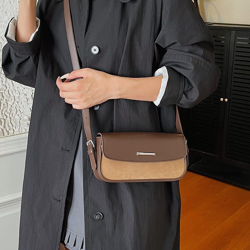 Wildleder- und Leder-Schultertasche