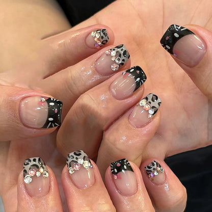 Kunstvolle Nailart mit Glamourösen 3D-Verzierungen Brehn