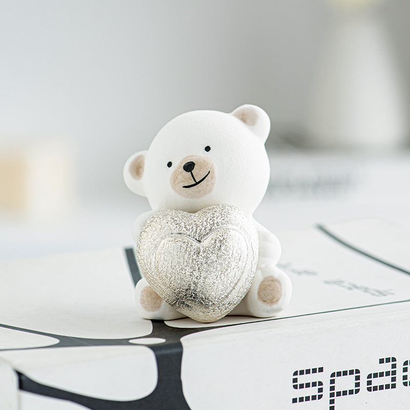 Kawaii Bärenfigur mit Herz Brehn