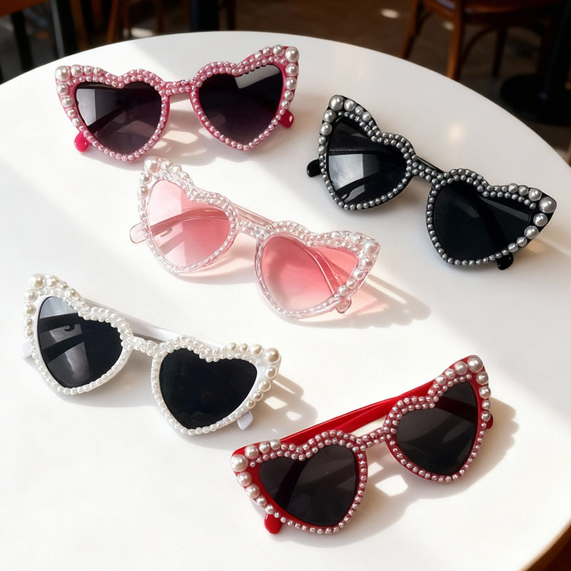 Herzförmige Sonnenbrille mit Perlendetails Brehn