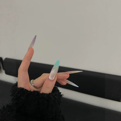 Stiletto-Nagelverlängerungen mit Gradient-Finish