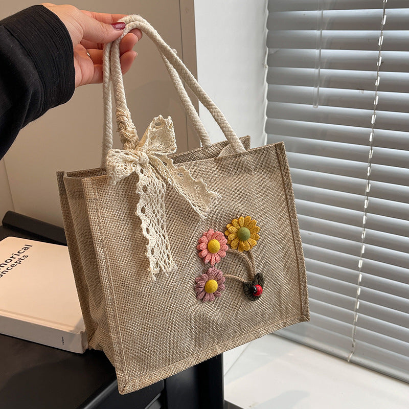 Blumennietete Jute-Handtasche