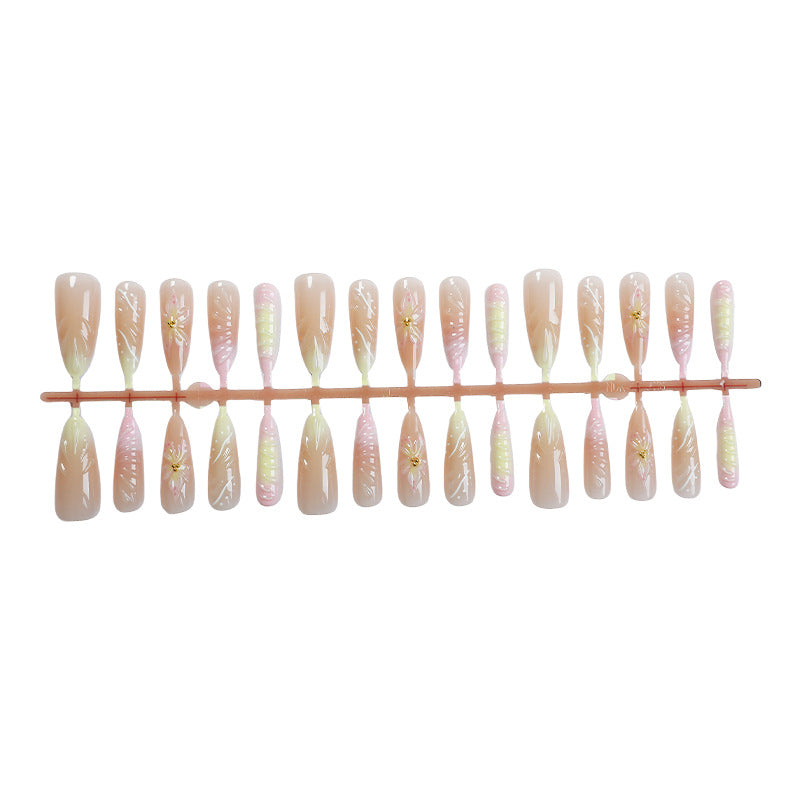 Floral Design Press-On Nail Set mit eleganten Akzenten Brehn