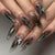 Künstlerisches kurzes Press-On-Nagelset mit floralen und grafischen Designs Brehn