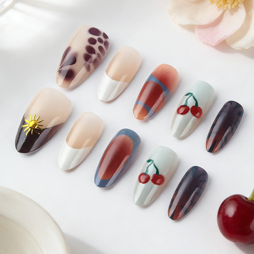 Künstlerisches Press-On-Nagel-Set mit floralen und geometrischen Mustern Brehn