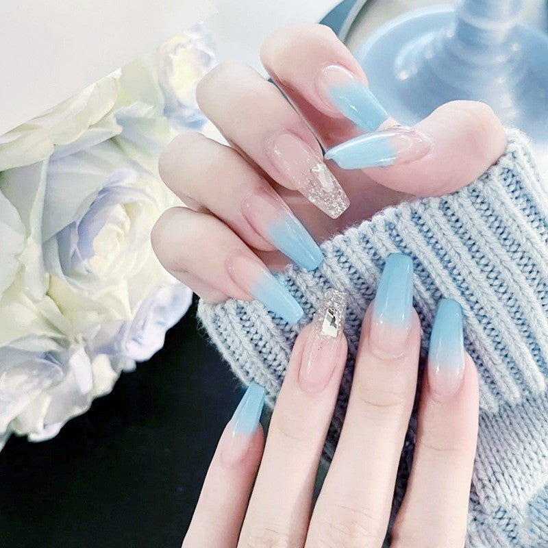 Kunstnagelset mit eleganten Ombre- und Glitzerakzenten Brehn
