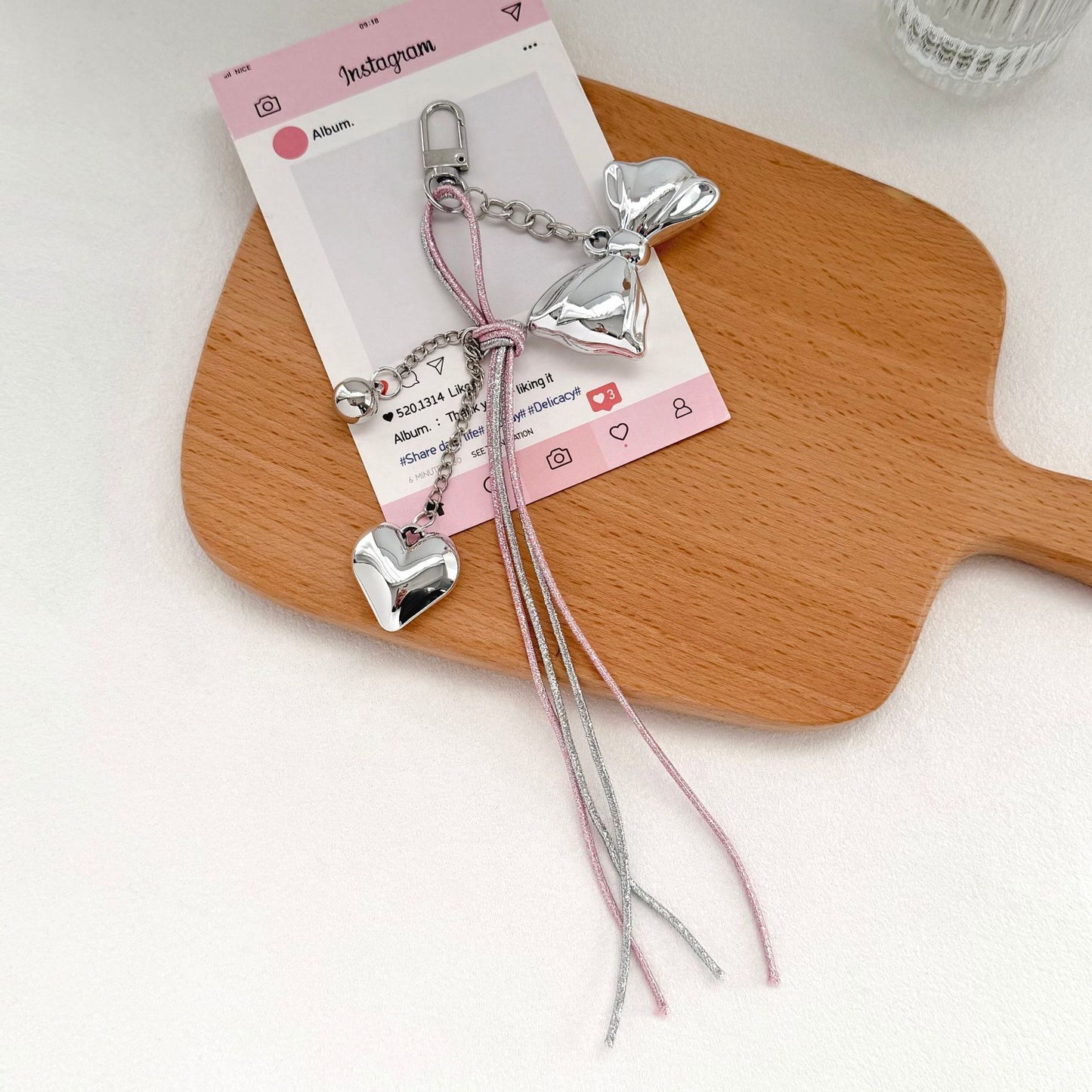 Eleganter Bow- und Herz-Charmschlüsselanhänger Brehn