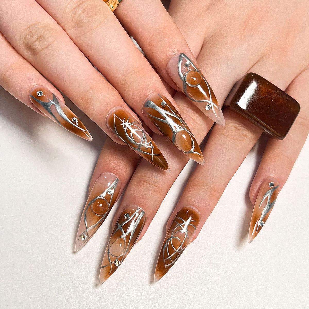 Künstliche Nagelverlängerungen mit glamourösem Design Brehn
