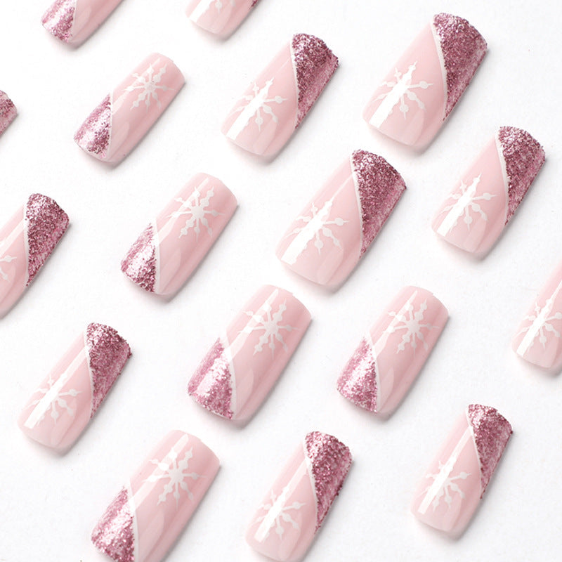 Kunstvolle Nagelverlängerungen mit festlichem Glitzer und Schneeflockendesign Brehn