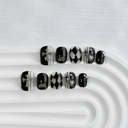 Künstlerisches Press-On Nagelkunstset mit Herz- und himmlischen Designs