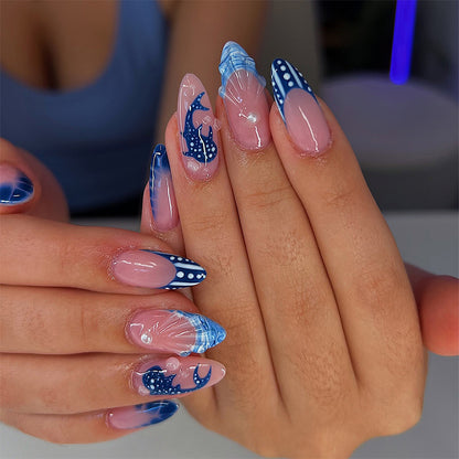 Kunstvolle Nagelspitzen mit maritimen Motiven Brehn