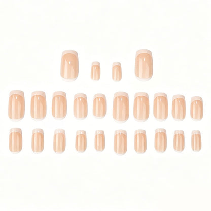 Kunstnagelset mit stilvollem French-Design und elegantem Glanz Brehn