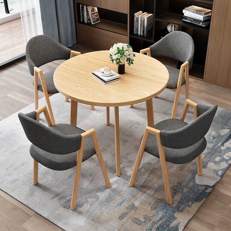 Esszimmerstuhl mit ergonomischer Polsterung und modernem Design Brehn