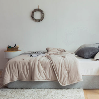 Kuschel-Steppbett mit Punkt-Tufting und wendbarem Microfaserbezug