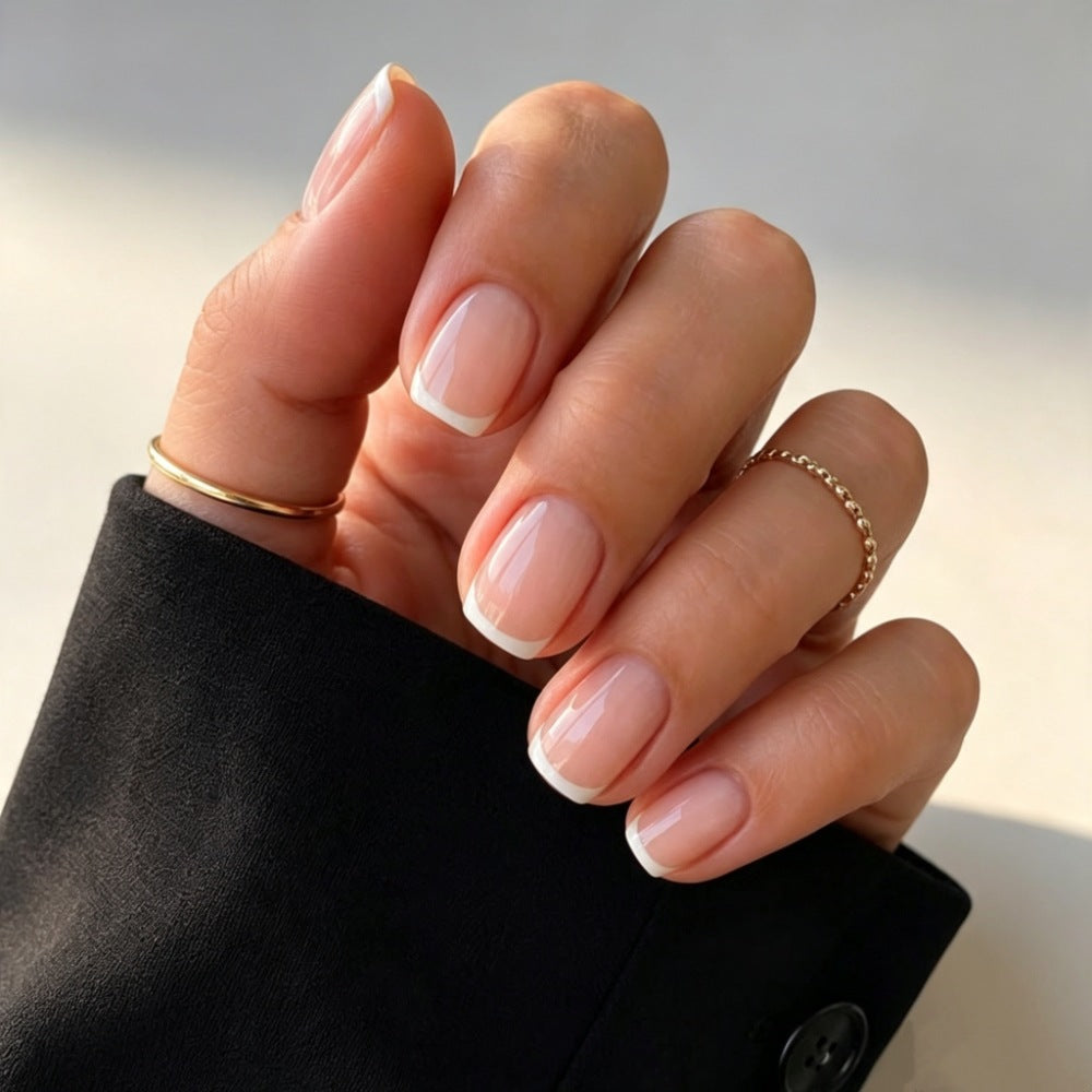 Künstliche Nail Art mit Elegantem French-Tip Brehn