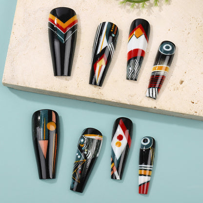 Kunstnägel mit kreativem Tribal-Design Brehn