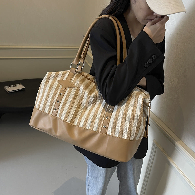 Elegante Sport-Duffel-Tasche mit Strukturiertem Obermaterial und Robusten Trageriemen Brehn