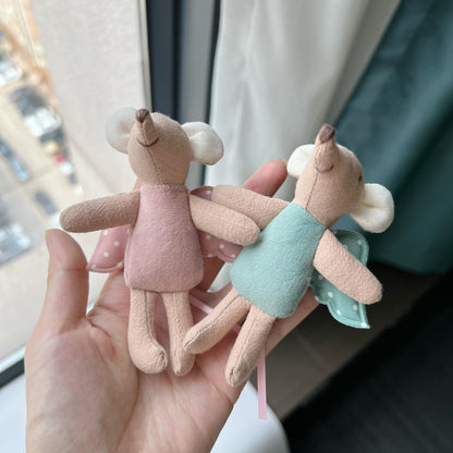 Handgefertigte Baumwollplüschmaus Puppe mit gehäkeltem Kleid