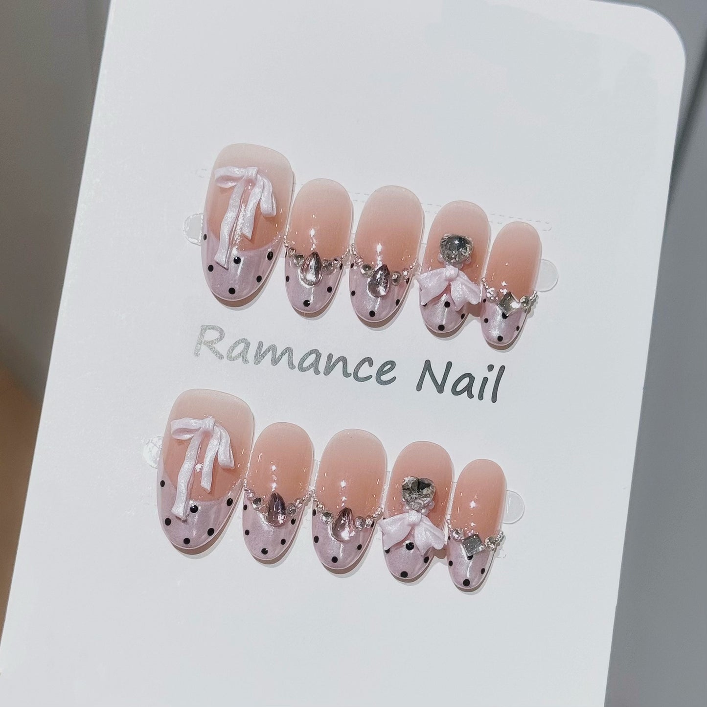 Elegante dekorative Press-On Nagelkunst Brehn