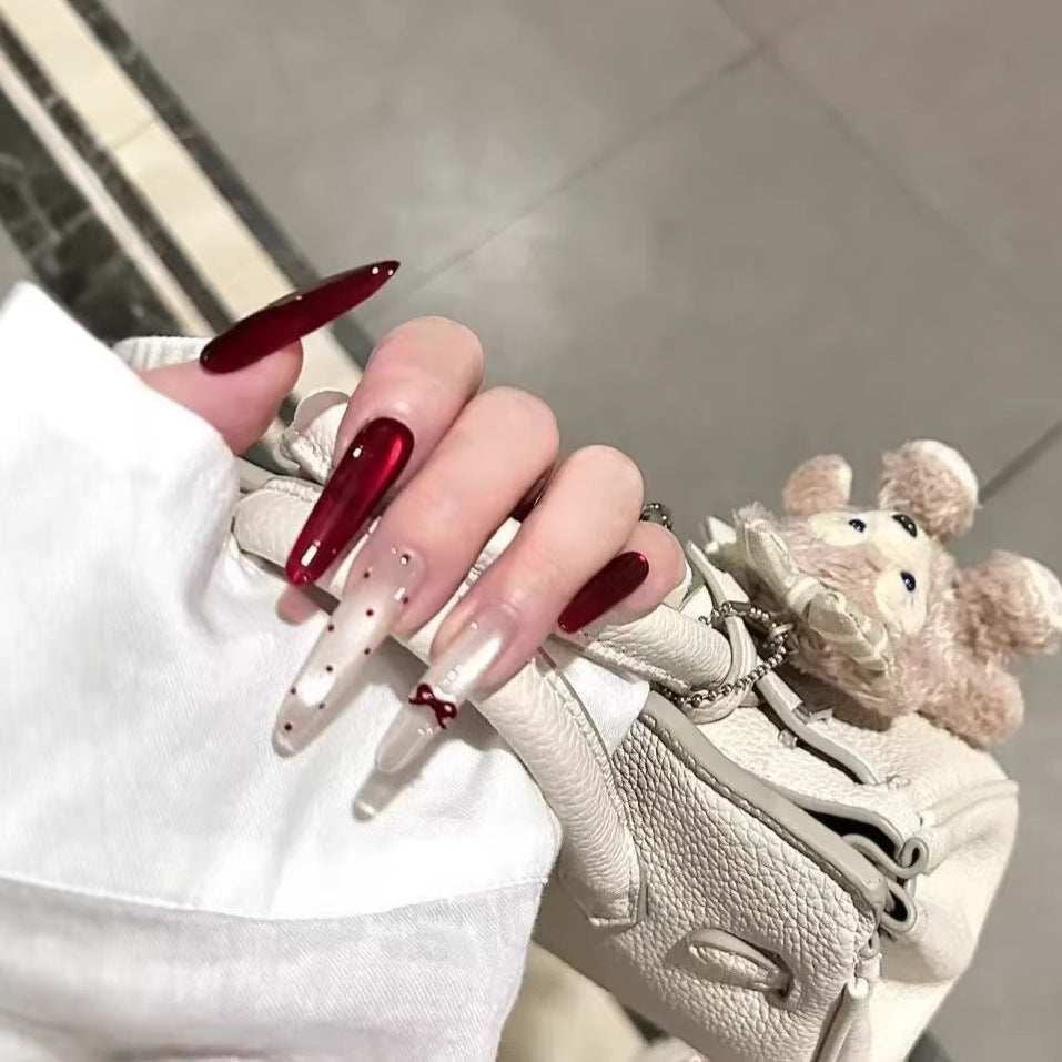Glamouröse Stiletto Press-On Nagelkunst