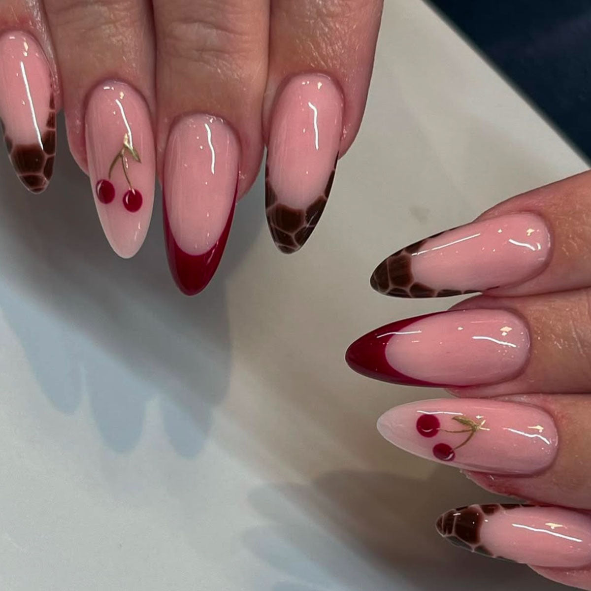 Künstlerisches Kirsch Nageldesign Extensions Brehn