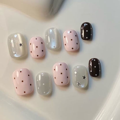 Künstlerisches kurzes Nageldesign
