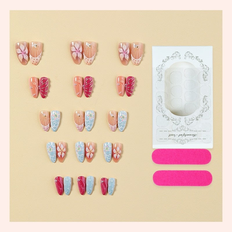 Kunstnagelset mit einzigartigen floralen und maritimen Designs Brehn