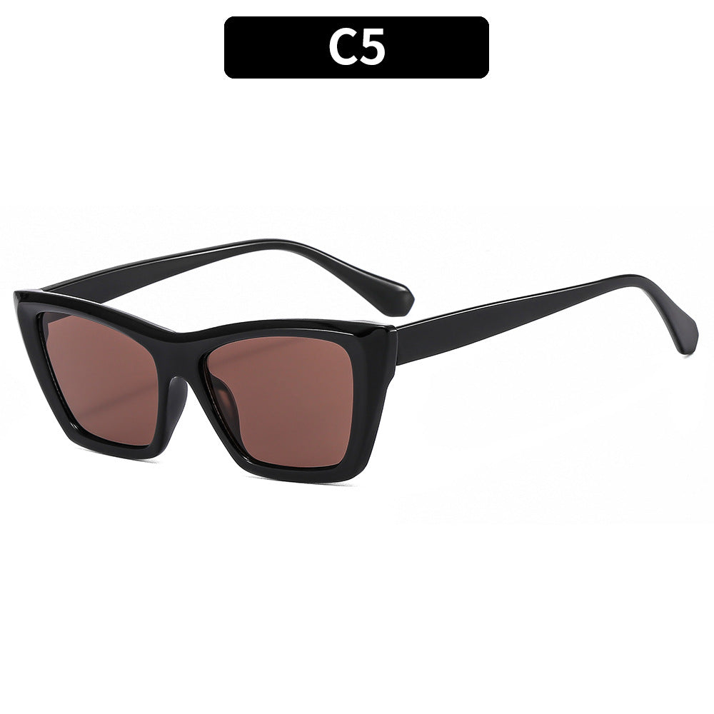 Trendige Cat-Eye Sonnenbrille mit skulpturalem Design