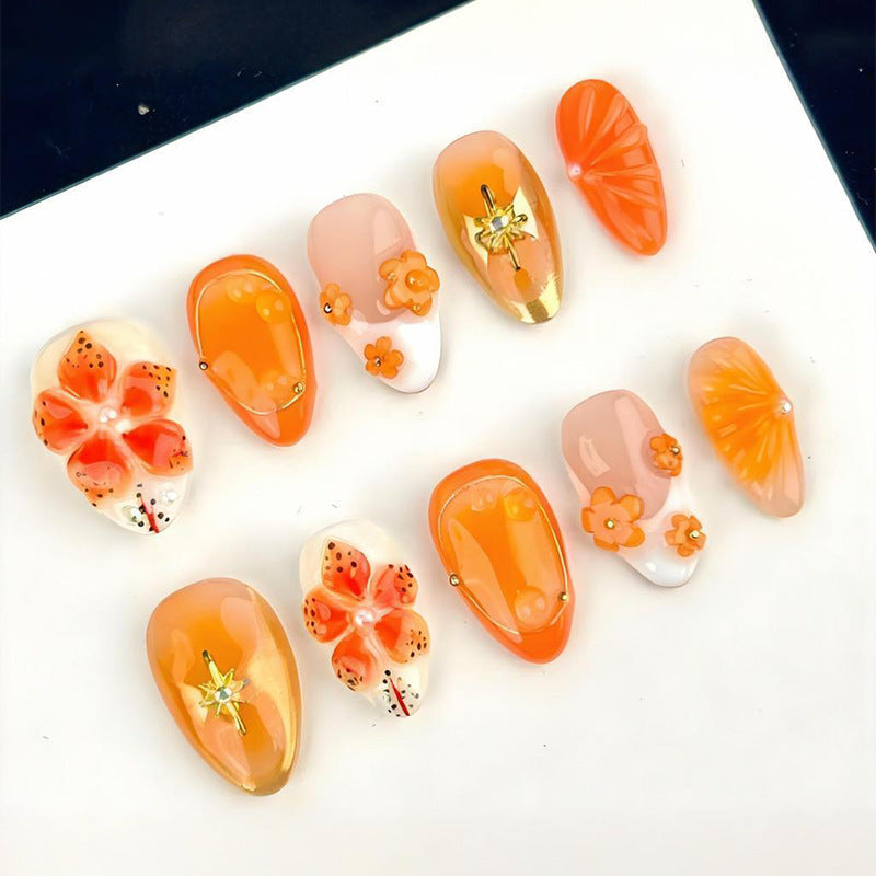 Kunstnagelset mit fröhlichen Blüten- und Glitzerdetails Brehn